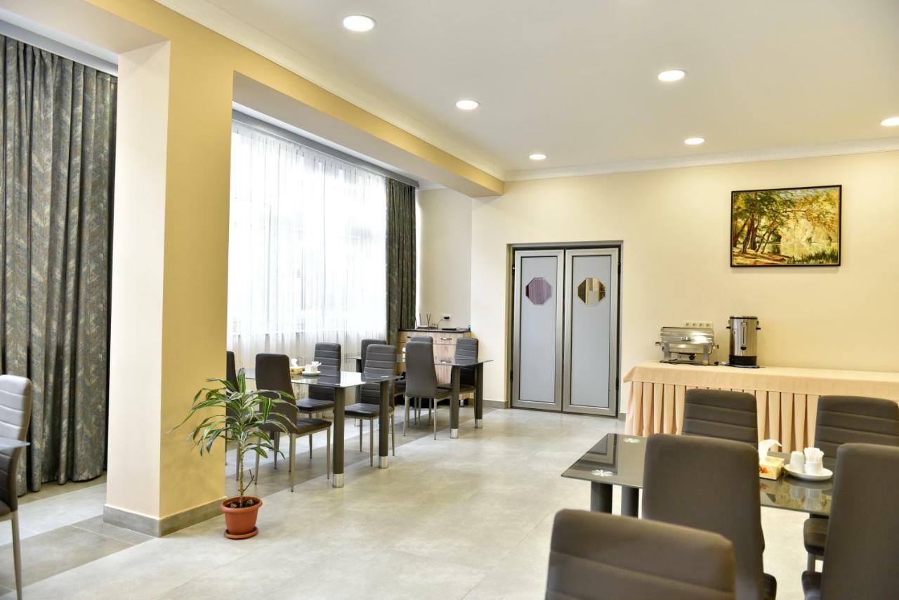 Greenwood Hotel Dilisan Kültér fotó