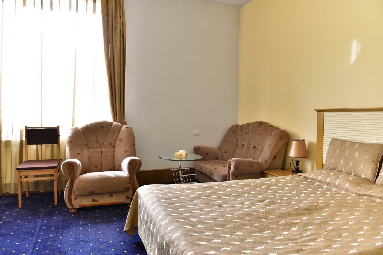 Greenwood Hotel Dilisan Kültér fotó